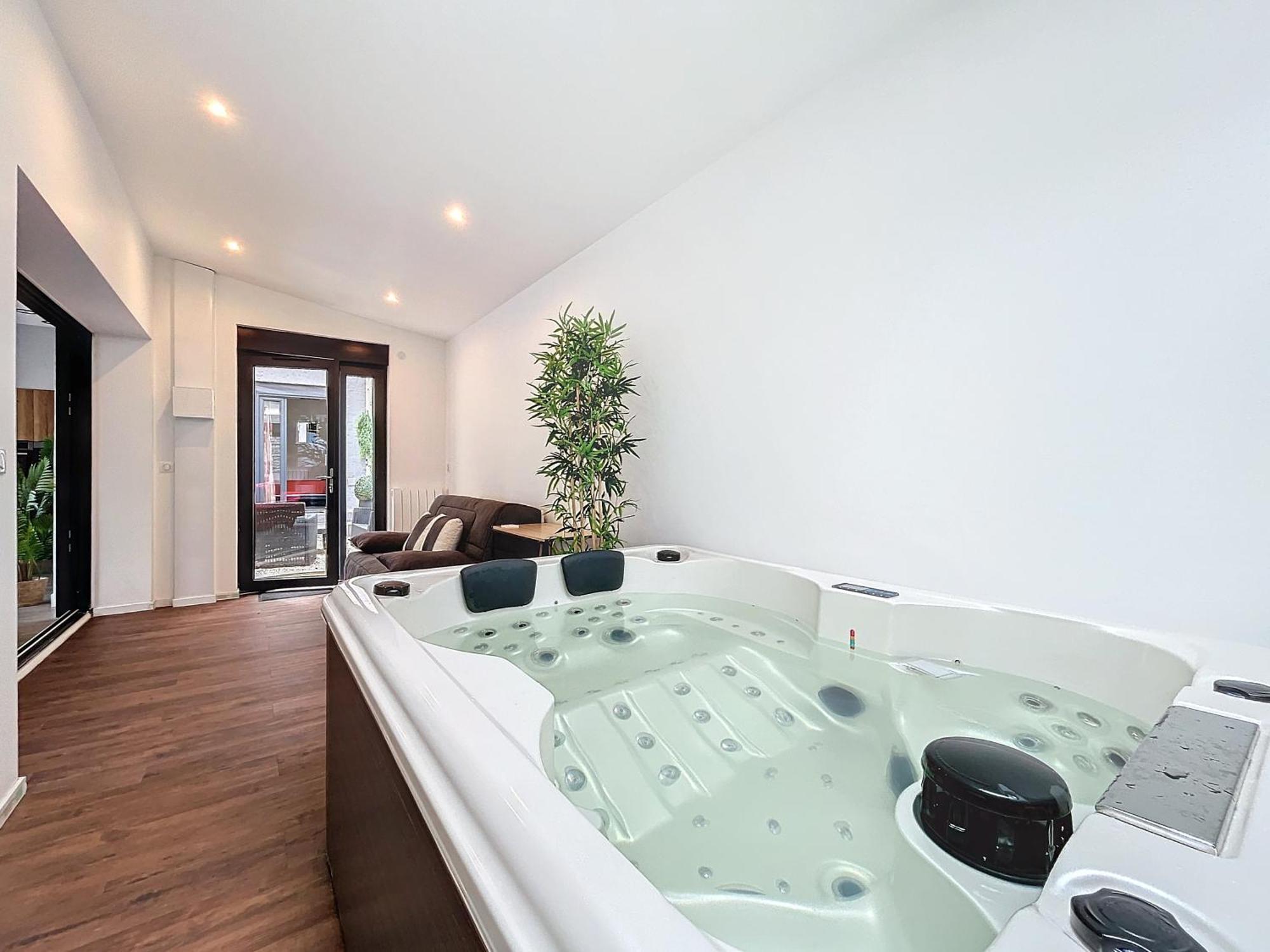Loft Terrasse Avec Spa Proche Centre Historique Montluçon Dış mekan fotoğraf