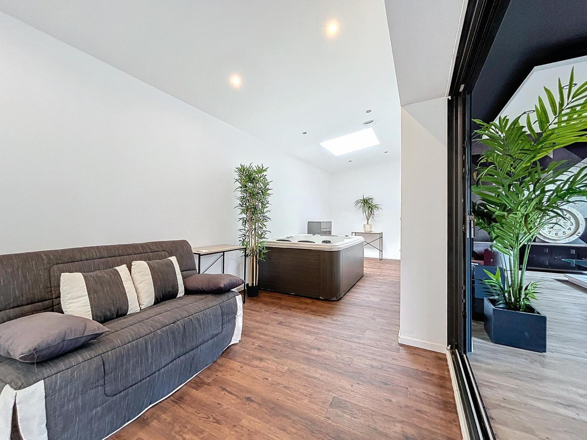 Loft Terrasse Avec Spa Proche Centre Historique Montluçon Dış mekan fotoğraf